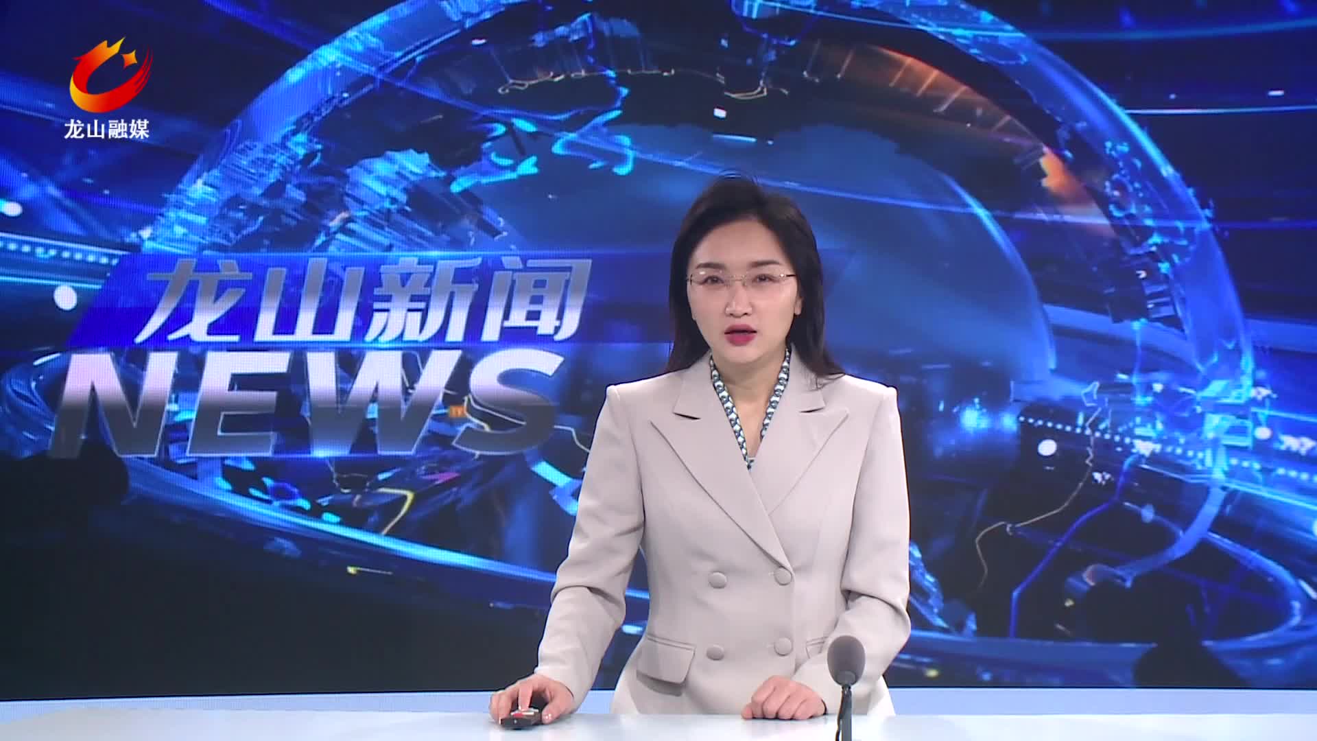 【龙山新闻】新春走基层：“迎新春 送对联 ”活动走进龙城天街