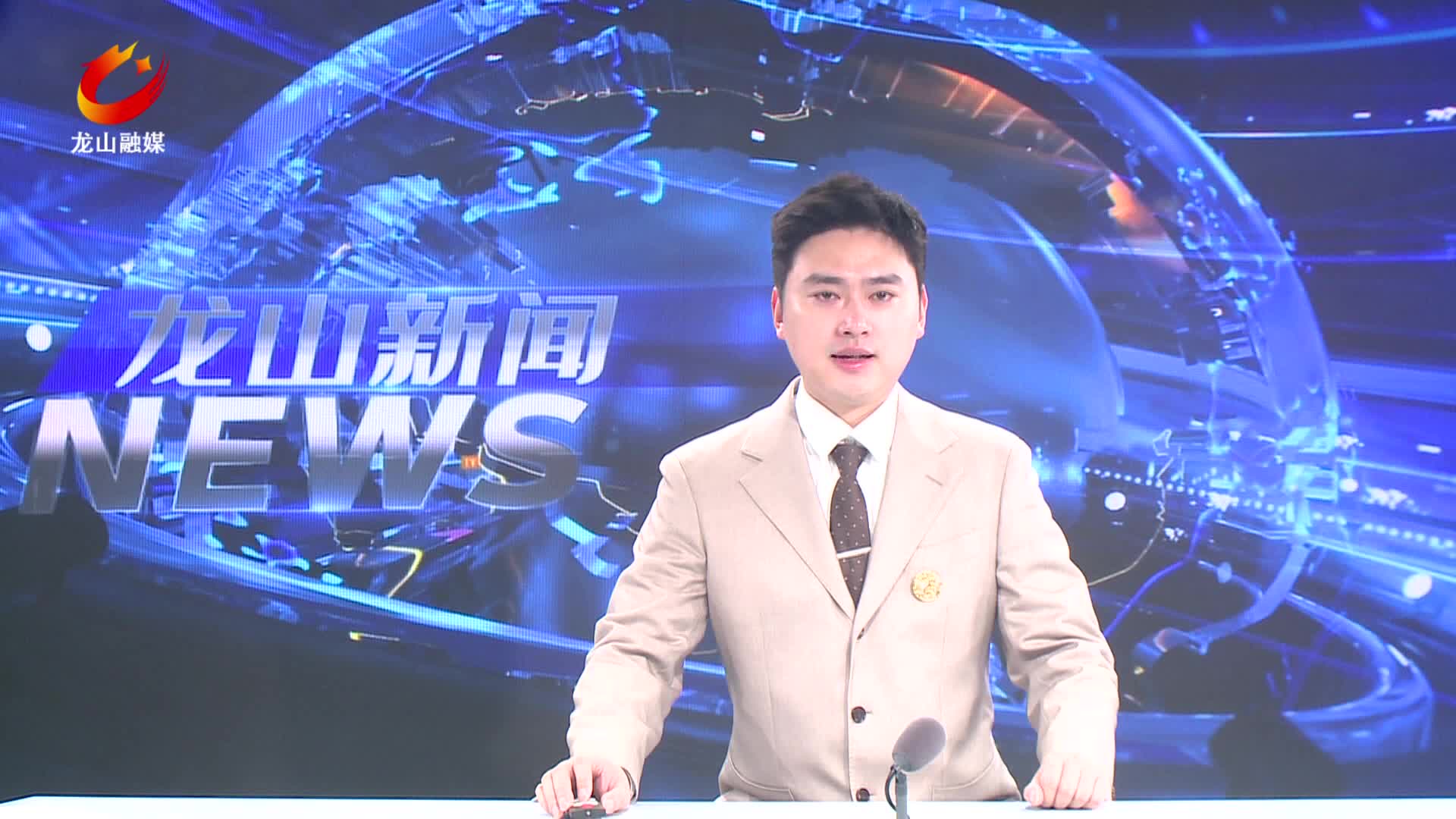 【龙山新闻】头茬春茶抢“鲜”开采