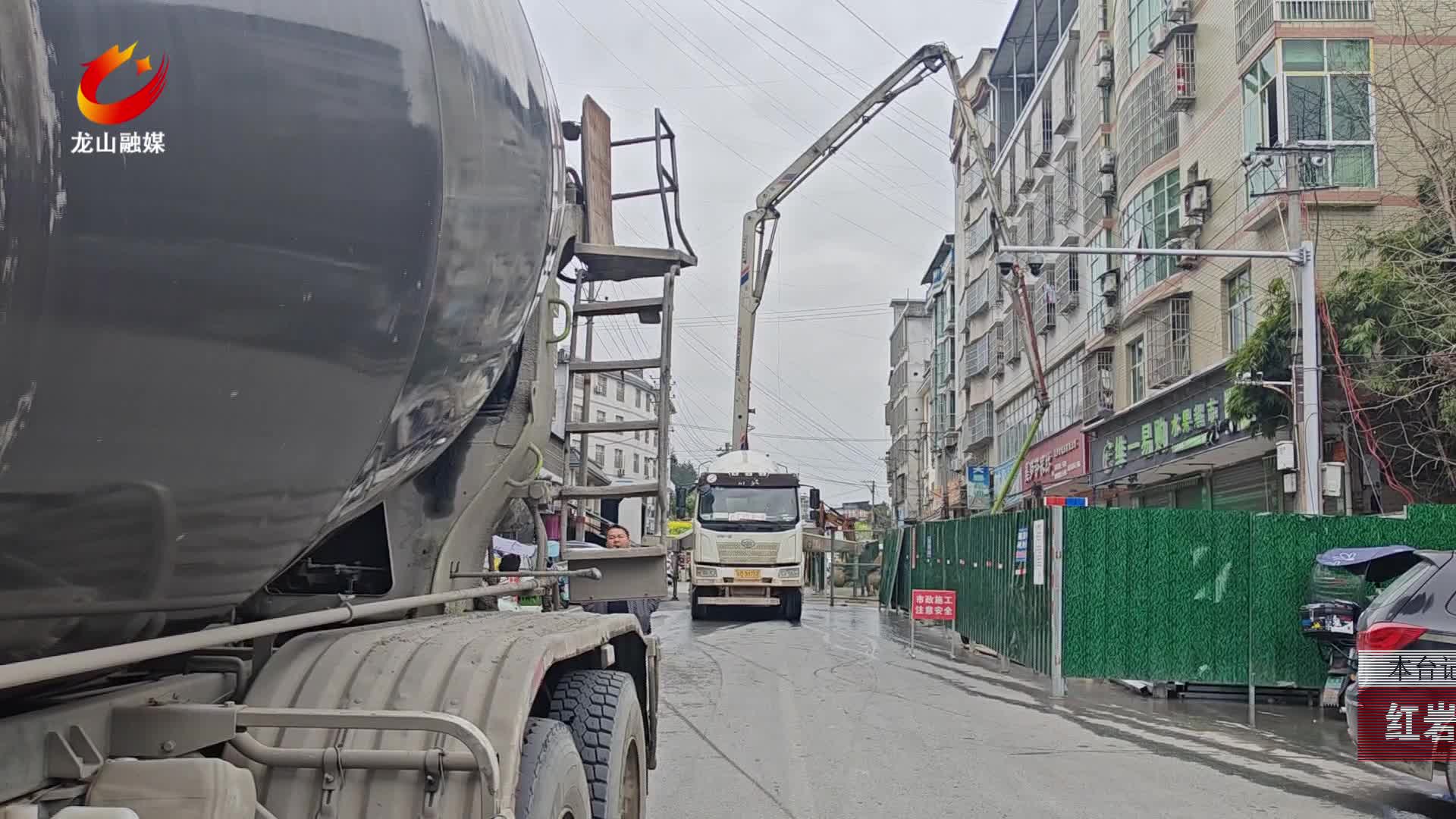 【龙山新闻】红岩寺路沿线地下排水沟整修有序推进