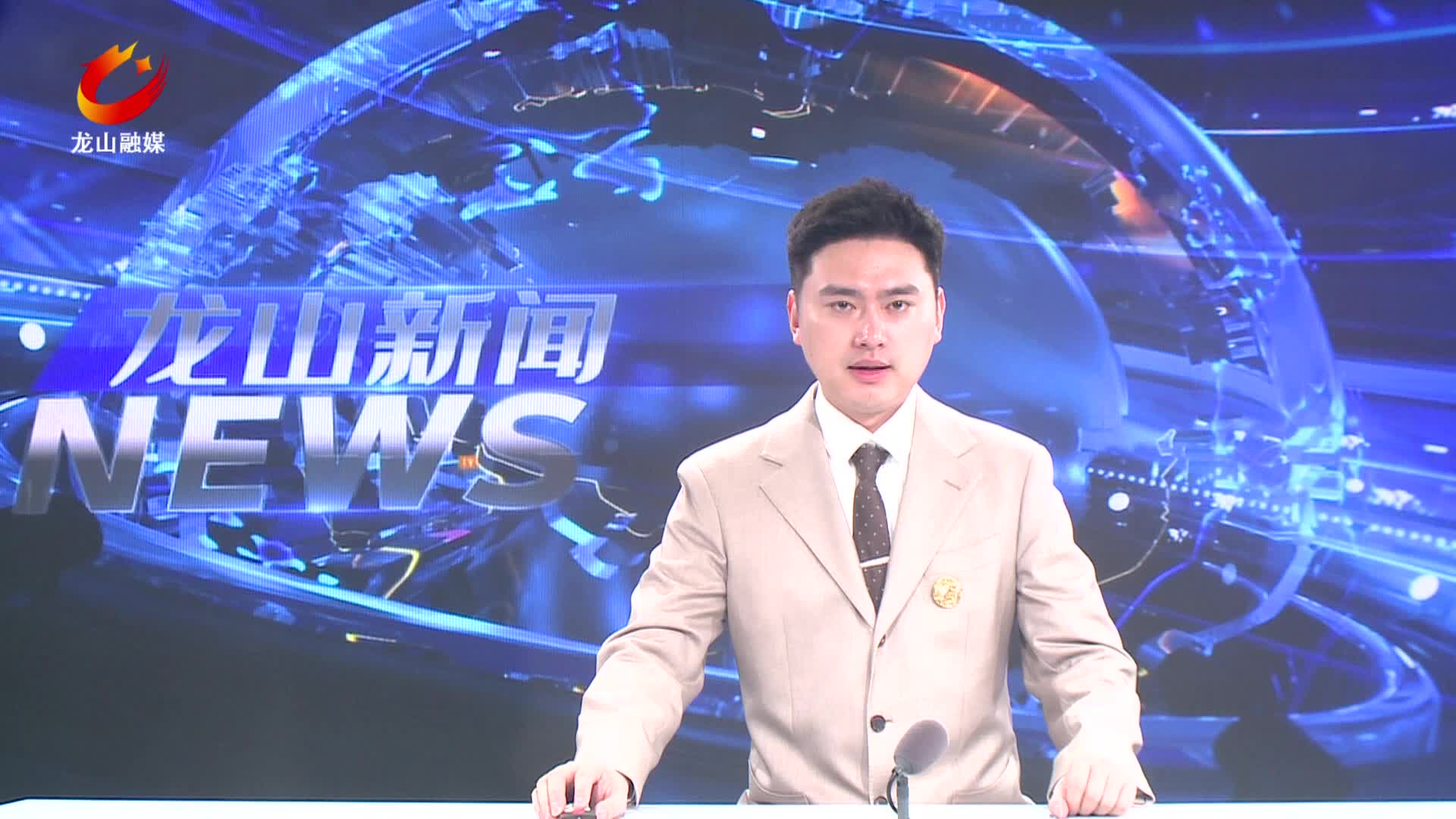 【龙山新闻】书法爱好者创作简牍书法传承秦简文化