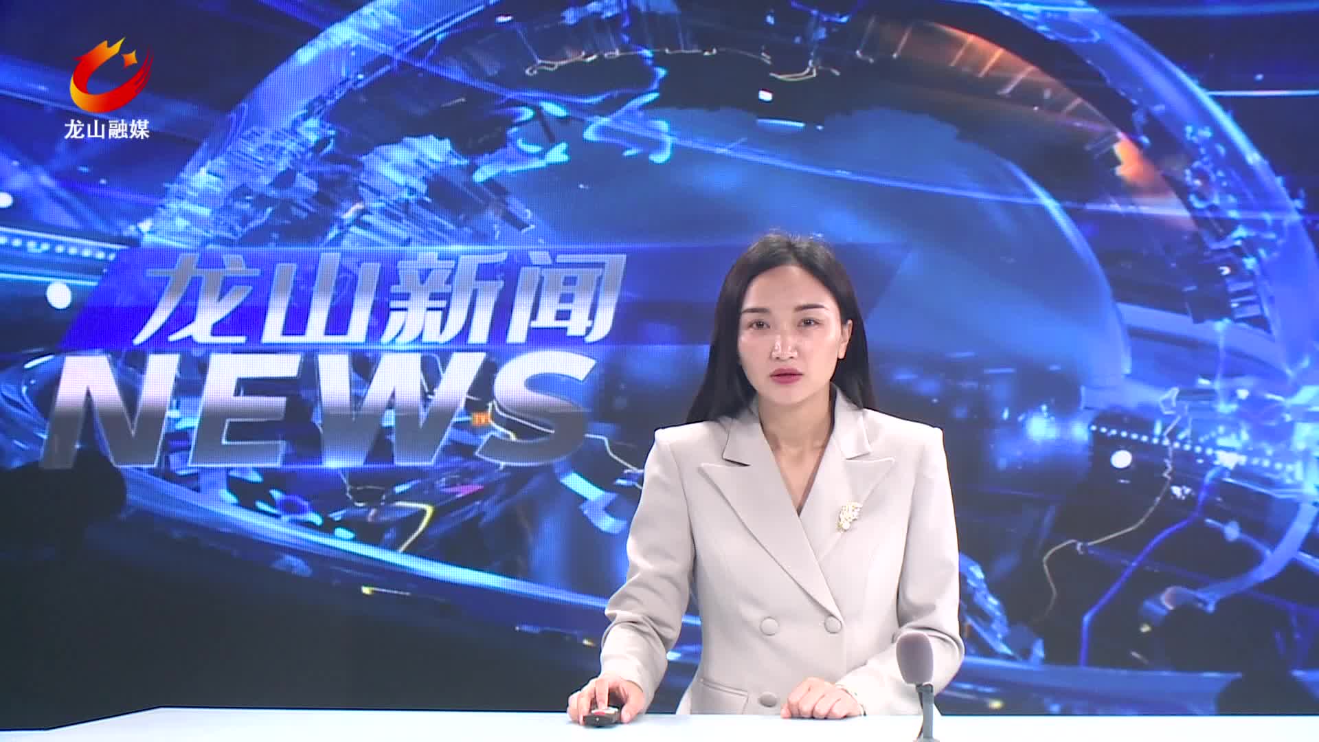 【龙山新闻】烤烟打顶抹杈正当时