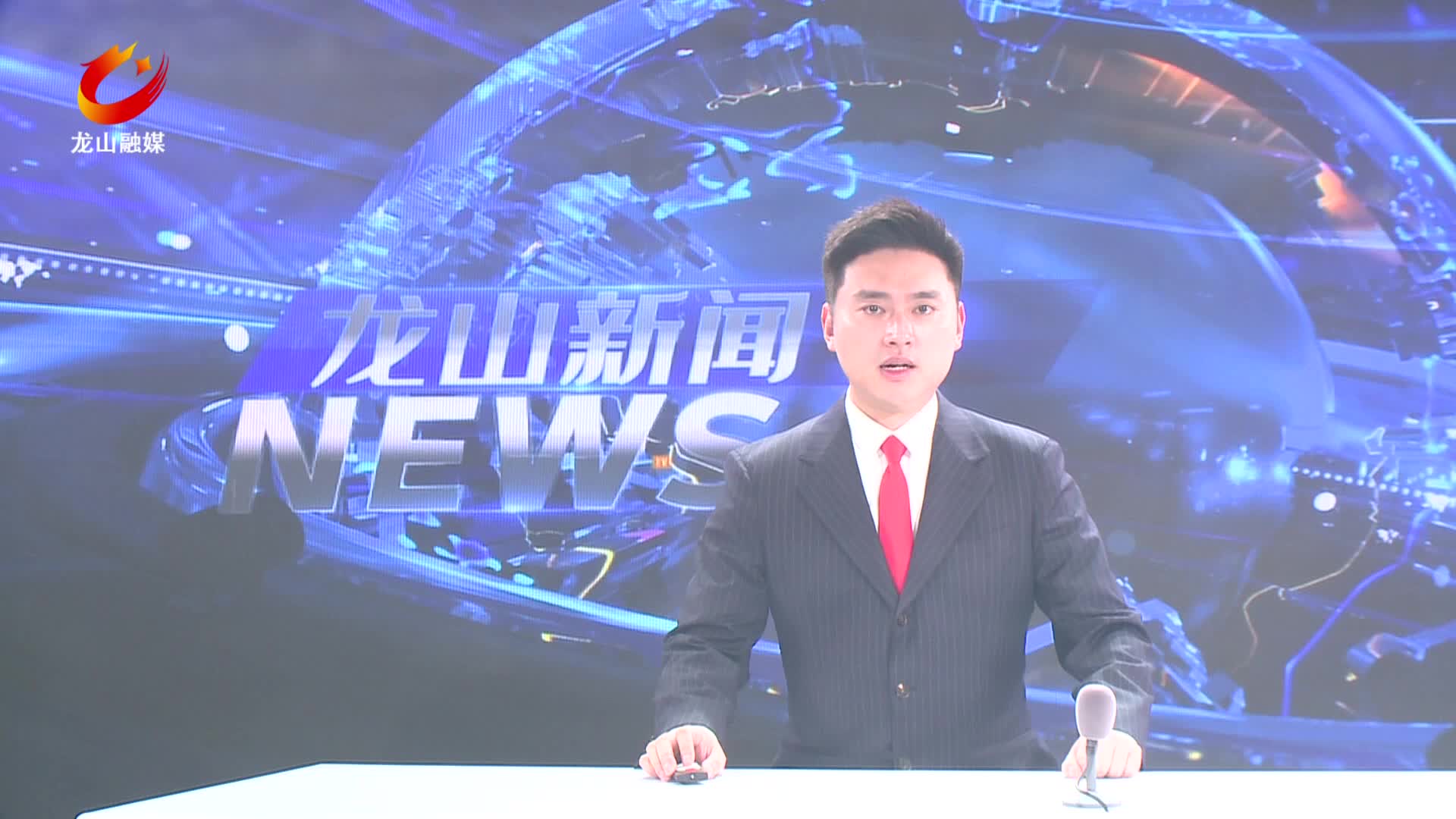 【龙山新闻】彭礼参加第八代表团讨论