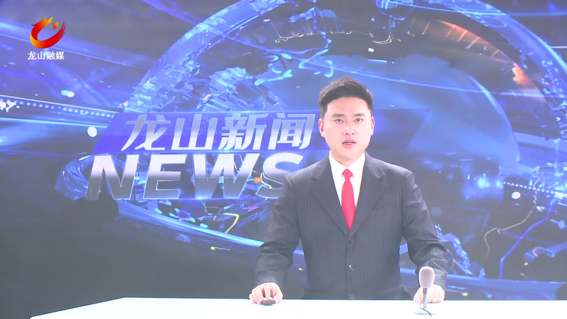 【龙山新闻】吴光文参加第七代表团讨论